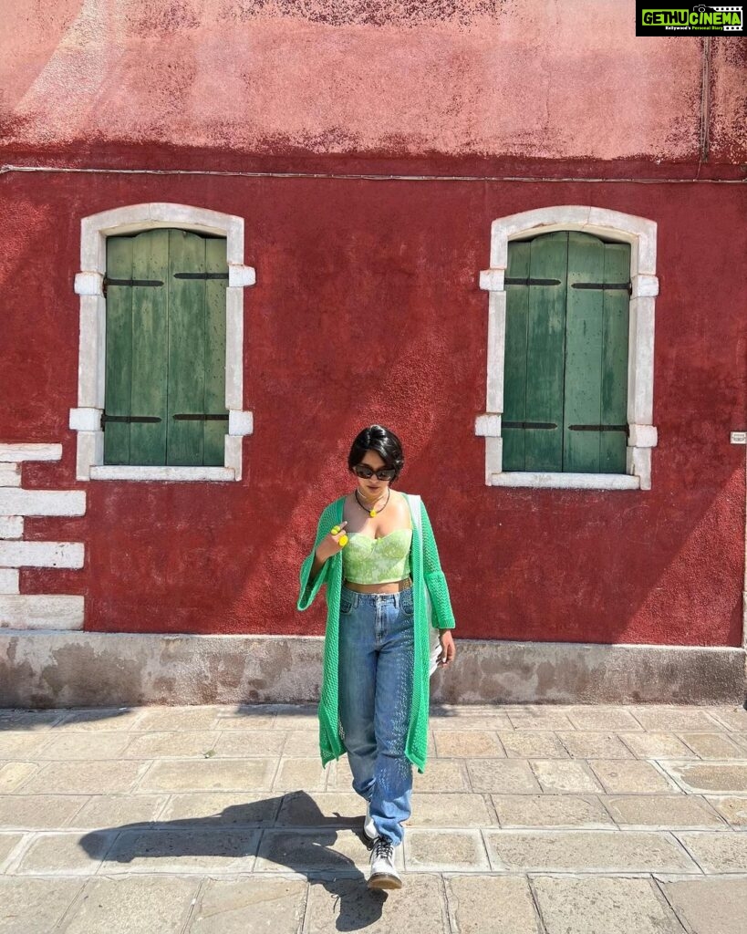 Sayani Gupta Instagram - Green Day 📷 mood, cape & enthusiasm By Legend @eshwarlog Murano, Italia