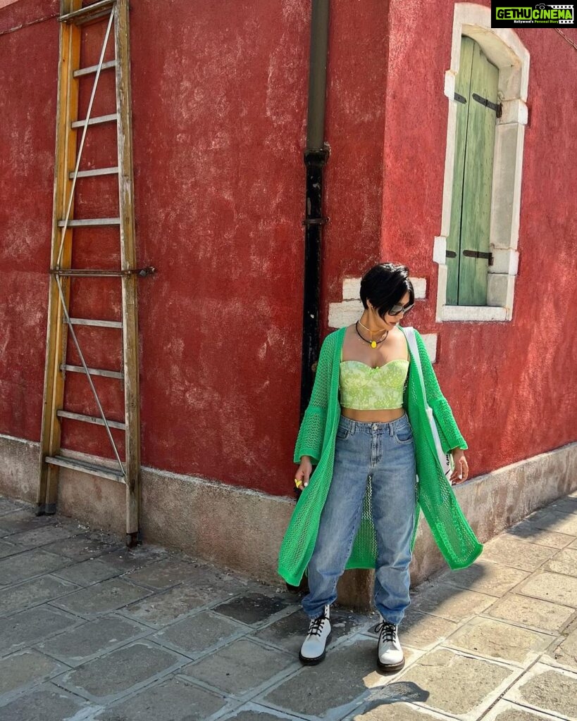 Sayani Gupta Instagram - Green Day 📷 mood, cape & enthusiasm By Legend @eshwarlog Murano, Italia