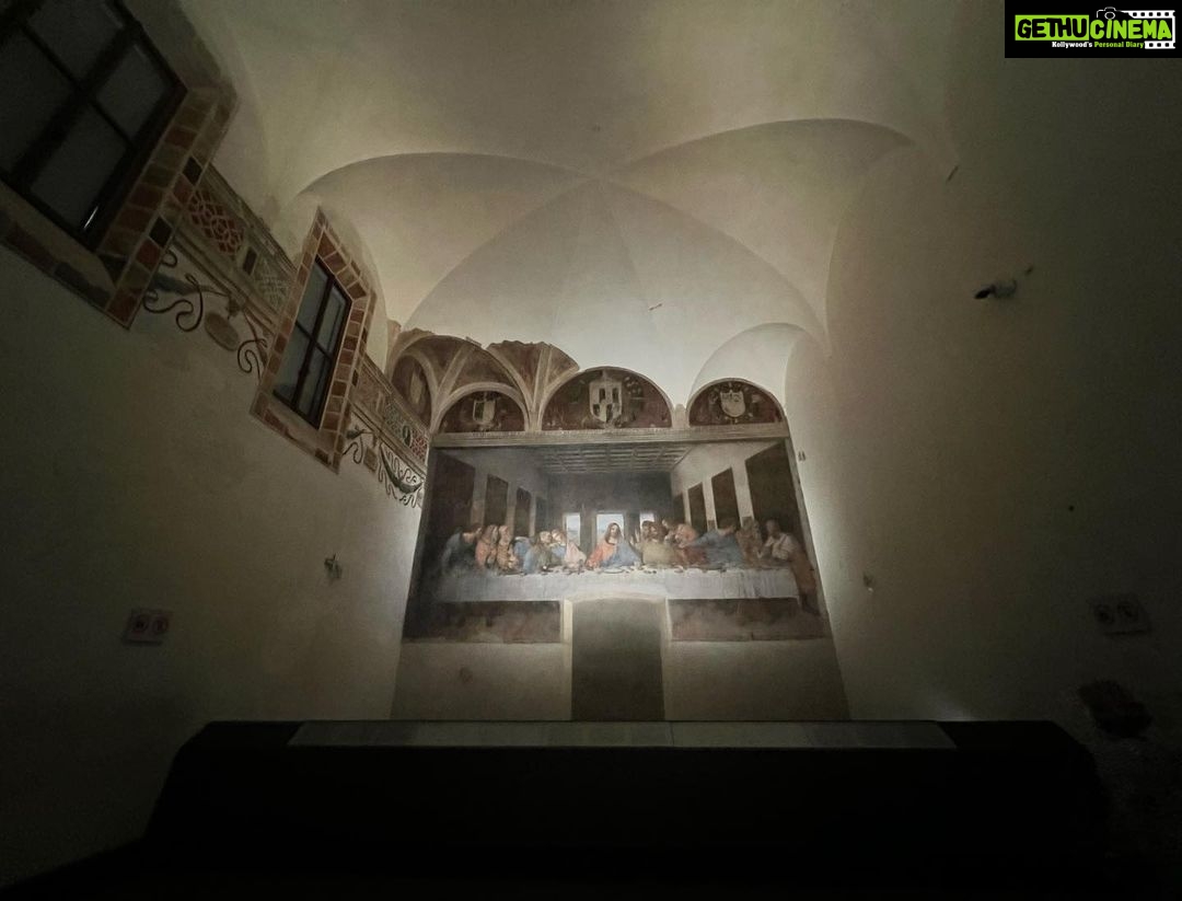 Sayani Gupta Instagram - The Last Supper 🍽🇮🇹 Most extraordinary! Had hair standing for a good part of the first five minutes! Having been obsessed with art and paintings, have had the good fortune of seeing pieces of some masters But nothing is comparable to this master piece! It really is a Miracle. #leonardodavinci Beyond grateful that got to witness Vinci 🤎 The Last Supper (Leonardo da Vinci)