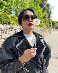 Sayani Gupta Instagram - Sunshine in my pocket #italy 📷 for 20 💶 @eshwarlog
