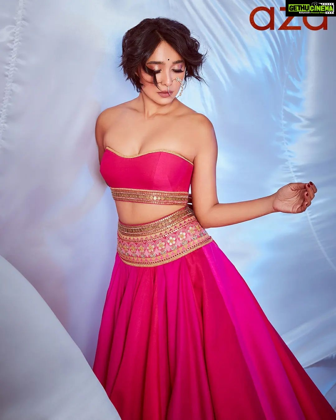 Sayani Gupta Instagram - Presenting @azafashions #CoverStory starring the uber talented @sayanigupta Even if you haven’t seen Sayani at the top of her craft in #MargaritaWithAStraw, #Parched, #InsideEdge, #Article15, #PoshamPa, #FourMoreShotsPlease, and #Pagglait, or aren’t aware that she has been dancing (Bharatnatyam) since she was a year and eight months old, you would instantly know she’s a performing artist. Her gaze is sure, her movements full of grace; she romances the captive lens to create magic as the #AzaCoverStory muse in “The Contemporary Bride.” In her decade-long career, Sayani has worked with some of the best storytellers of our times, including #AnuragBasu, #AnubhavSinha, #SumanMukhopadhyay, Q and #ShonaliBose. She shares: “Working with directors like them prepares you for variety, for improvisations, and you grow as an actor. I’m the best version of myself when the director trusts me to do my thing. If I receive a little love and confidence from my directors, I can really fly, create magic, and make things happen.” Read all about Sayani’s fascinating journey in the Aza Cover Story (link in bio): https://www.azafashions.com/coverstory_sayanigupta On Sayani: @taruntahiliani Nose ring: @curiocottagejewelry Editor: @devanginishar Photographer: @kadamajay Interview: @sreemita_bhattacharya Styling: @shreejarajgopal Hair: @deepalid10 Makeup: @sitalmakeup Artist’s Reputation Management: @raindropalterego Coordinator: @thatgirlinabob #Aza #AzaFashions #AzaMagazine #MagazineCover #Bollywood #Celebrity #CelebrityStyle #CelebrityFashion