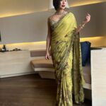 Sayani Gupta Instagram - Got the Woman Achiever of the Year 2021-22 At the YFLO & FICCI summit @ficci_india @yfloahmedabad Had the most lovely chat with an room full of fabulous achievers! A hurricane day trip to Ahmedabad With my beauty angel @glamourbeautybysu MUH by Sunayana.. Killin it! Self styled with all the help from my style advisor/Godmother @shreejarajgopal Wearing @archanajaju.in saree with @curiocottagejewelry 🤎