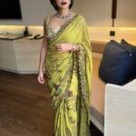 Sayani Gupta Instagram - Got the Woman Achiever of the Year 2021-22 At the YFLO & FICCI summit @ficci_india @yfloahmedabad Had the most lovely chat with an room full of fabulous achievers! A hurricane day trip to Ahmedabad With my beauty angel @glamourbeautybysu MUH by Sunayana.. Killin it! Self styled with all the help from my style advisor/Godmother @shreejarajgopal Wearing @archanajaju.in saree with @curiocottagejewelry 🤎