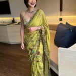 Sayani Gupta Instagram - Got the Woman Achiever of the Year 2021-22 At the YFLO & FICCI summit @ficci_india @yfloahmedabad Had the most lovely chat with an room full of fabulous achievers! A hurricane day trip to Ahmedabad With my beauty angel @glamourbeautybysu MUH by Sunayana.. Killin it! Self styled with all the help from my style advisor/Godmother @shreejarajgopal Wearing @archanajaju.in saree with @curiocottagejewelry 🤎