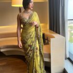 Sayani Gupta Instagram - Got the Woman Achiever of the Year 2021-22 At the YFLO & FICCI summit @ficci_india @yfloahmedabad Had the most lovely chat with an room full of fabulous achievers! A hurricane day trip to Ahmedabad With my beauty angel @glamourbeautybysu MUH by Sunayana.. Killin it! Self styled with all the help from my style advisor/Godmother @shreejarajgopal Wearing @archanajaju.in saree with @curiocottagejewelry 🤎