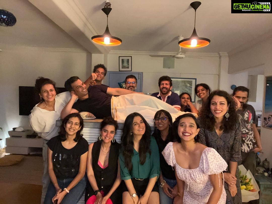 Sayani Gupta Instagram - Surround yourself with people who makes your heart smile. Nothing feels more comfortable than being in this company @jairaj.singhr @smritikiran @pita.chat @saggydeee @kabirkhankk @minimathur @shru2kill @shwvenkat @polyvynil @ishikamohanmotwane @motwayne @sheetal_menon @bombaychowparty @atulmongia The third photo is the one to be framed although Vinil got cut out in spite of the hattrick jump! 😂 The rest were dearly missed 🤎🌸