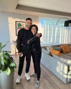 Sayani Gupta Instagram - Cause we are intuitively twinning!
This boy 🤍🤍🤍
@vikrantmassey 
#detour 😚