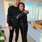 Sayani Gupta Instagram – Cause we are intuitively twinning!
This boy 🤍🤍🤍
@vikrantmassey 
#detour 😚