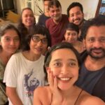 Sayani Gupta Instagram - Best time spent over food, music and adda People very close to my heart @srijitmukherji @paramitagh @parambratachattopadhyay @shunonditaa @resulpookutty #raya