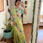 Sayani Gupta Instagram - Love this @mrunalinirao saree That I discovered in my wardrobe. Thank you for this fun saree @uri.india 💚 Also notorious for wearing socks and birks with EVERYTHING!