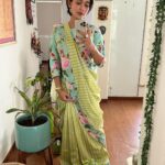 Sayani Gupta Instagram – Love this @mrunalinirao saree
That I discovered in my wardrobe.
Thank you for this fun saree @uri.india 💚

Also notorious for wearing socks and birks with EVERYTHING!
