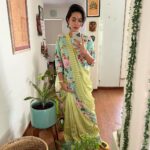 Sayani Gupta Instagram - Love this @mrunalinirao saree That I discovered in my wardrobe. Thank you for this fun saree @uri.india 💚 Also notorious for wearing socks and birks with EVERYTHING!