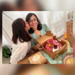 Sayani Gupta Instagram - Merry Christmas 🎄 @jessicasadana @anindyashankardas bring the best hosts ever! United with the FTII family after so long! But obviously forgot to take photos after the first half an hour 🤦‍♀️🤷‍♀️ @paramitagh @ronjinichakraborty @takkar.charu @thatthalasserygirl the cake was yum!