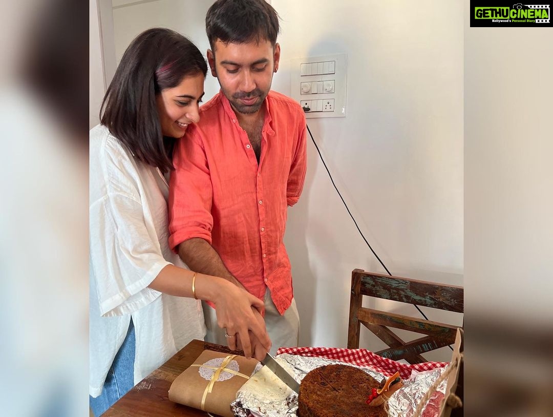 Sayani Gupta Instagram - Merry Christmas 🎄 @jessicasadana @anindyashankardas bring the best hosts ever! United with the FTII family after so long! But obviously forgot to take photos after the first half an hour 🤦♀️🤷♀️ @paramitagh @ronjinichakraborty @takkar.charu @thatthalasserygirl the cake was yum!