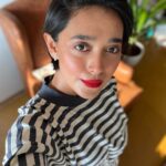 Sayani Gupta Instagram – @stylemati 

Merry Christmas 🤶

@banerjeeshaket your earrings 🤩