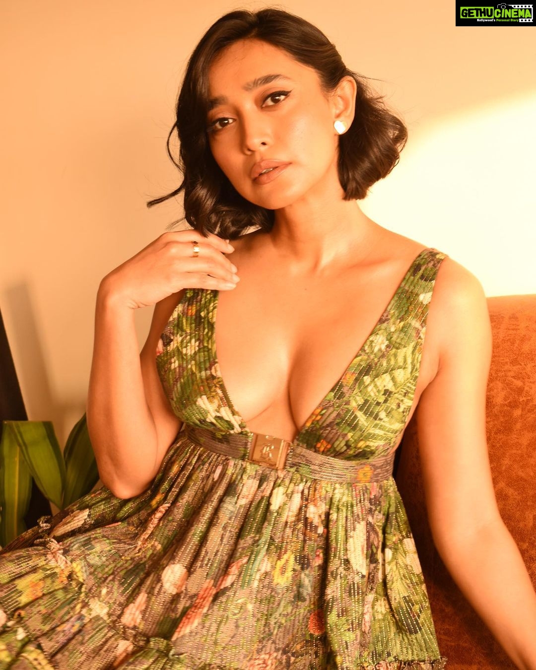 Sayani Gupta Instagram - #jubilee Outfit @rockystarofficial Jewellery @tsaraofficial Heels @charleskeithofficial Make up @eshwarlog Hair @paloshell Styled by @shreejarajgopal Assisted by @dhwanii.jain @nandinijain05 📸 @pehelaggarwal