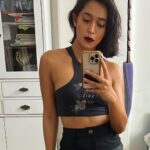 Sayani Gupta Instagram - 🦨 @six5sixstreet pants that @shreejarajgopal very sweetly sent are 🖤🖤🖤