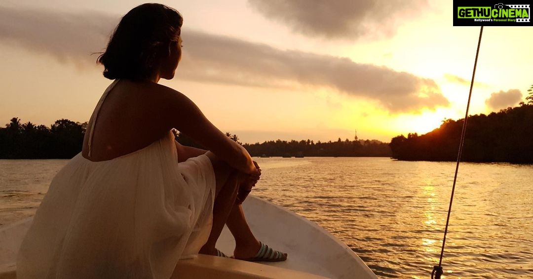 Sayani Gupta Instagram - #throwback Srilanka 🌅