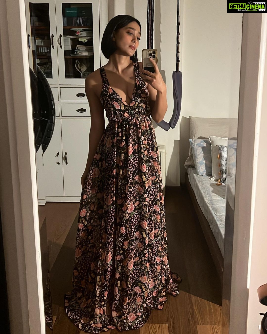 Sayani Gupta Instagram - Felt 🤓 in my new 👗