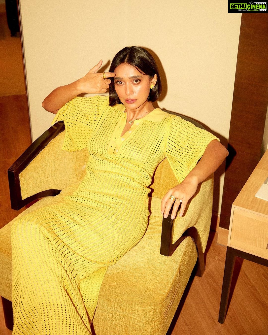 Sayani Gupta Instagram - 🌼 Outfit @lovebirds.studio Earrings & Necklace @sapnamehtajewellery Rings @lunayajewelry @ethnicandaz Shoes @lodishoesindia Styled by @shreejarajgopal Style team @dhwanii.jain @nandinijain05 Team: @eshwarlog @paloshell @shreejarajgopal @dhwanii.jain @kadamajay @media.raindrop @hindustantimes @ottplayapp #changemakersawards