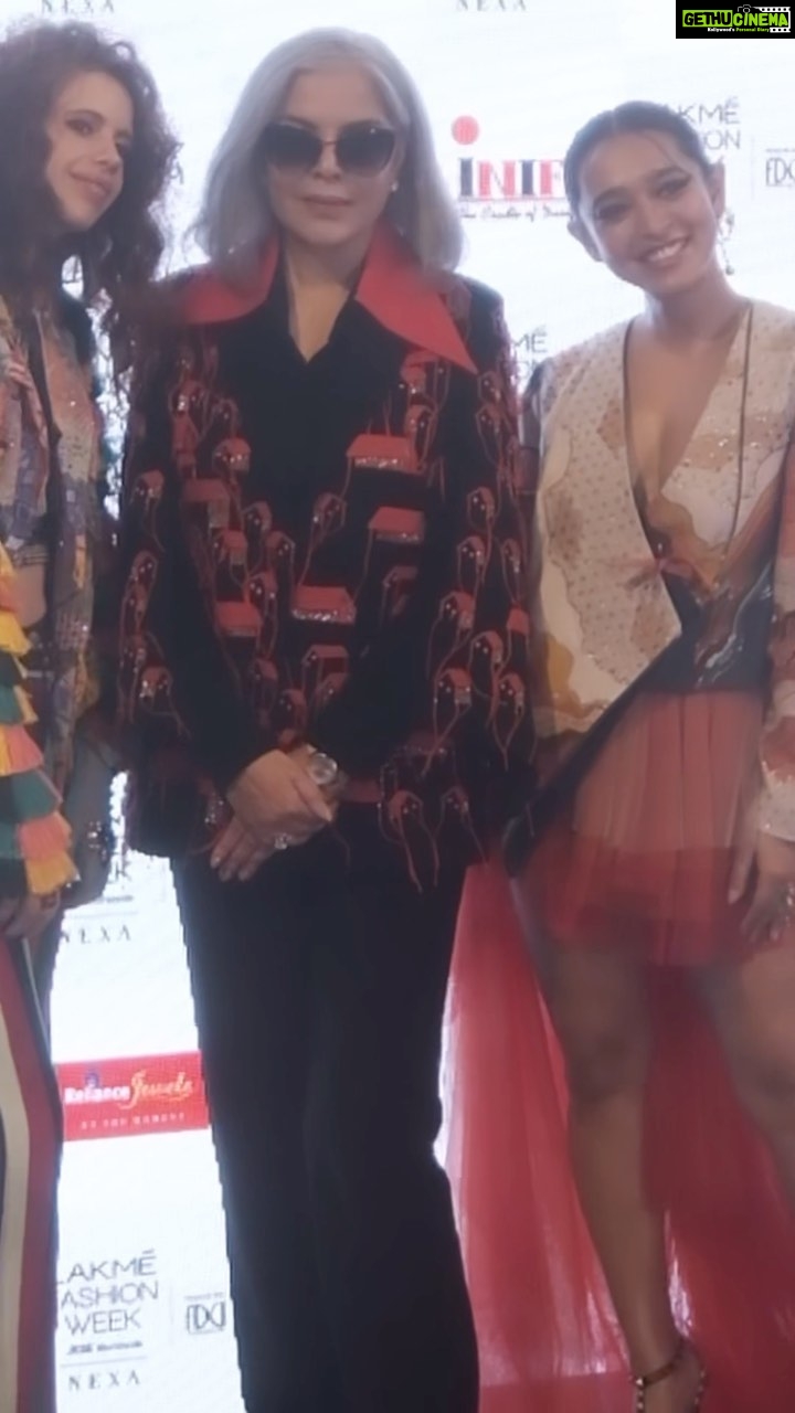 Sayani Gupta Instagram - BTS: @lakmefashionwk @jajaabor2017 With the two fantastic & Iconic women I love very much.. @kalkikanmani @thezeenataman πππ Serving π wish @eshwarlog @paloshell @richa_15194 @shreejarajgopal @dhwanii.jain π· @ayushsaxx βIs there any food?β The divine πtart that @mariagorettiz sent was had by the whole team in the end! πππ