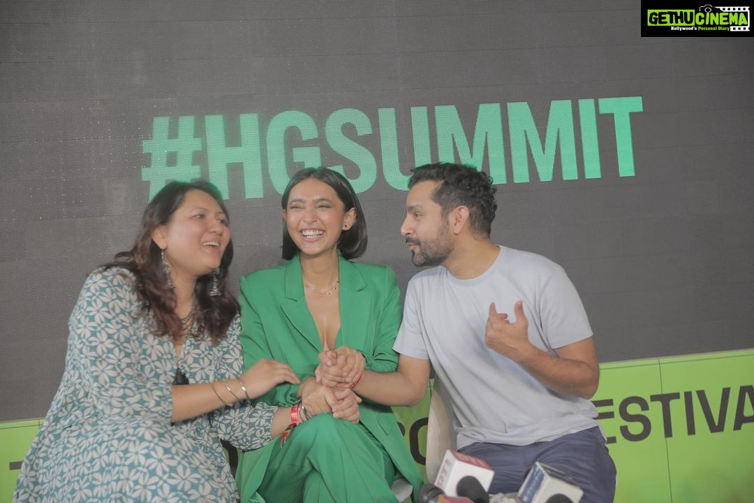 Sayani Gupta Instagram - Random shots with these cuties at @homegrownstreet @homegrownin @shakunbatra @chinxter what the hell was so funny?!!! God knows what we were upto as our other responsible friends left us! @smritikiran @nimishalok @pannuabhay 🤓