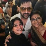 Sayani Gupta Instagram - When @nanditadasofficial asked me to be a part of this film.. one evening in Calcutta, I told her ‘anything for you!’. She took me to her room and narrated the part and I read the script right after. I knew it would be an interesting film and a very very relevant story.. and that @kapilsharma & Nandita’s Jodi would be something worth watching out for! Today while watching the film.. I was transported to the world of Manas & Pratima, for they themselves were completely immersed into their world. The film travels from real to funny to poignant to contemplative while being deeply engaging. While showing you mirrors from all sides & the macroscopic view on society.I was blown away by the intent, brilliance of storytelling and the incredible performances. @kapilsharma is flawless.. this man can metamorphose into creatures of magic while being so damn real! What an incredible honest performance! Thank you Paaji for your talent & the ease with which you do everything! #shahanagoswami is so so beautiful! She glides as Pratima & you come out mesmerised with the spark in her eyes! Ufff! Each actor in the film, makes it what it is! The kids are so so good! @nonslimybong Ranjanda shot it ever so poetically & delicately real. @ghoshrita the home felt like their home. And each corner felt loved in. ❤️ @jabeen_merchant thank you for doing it again! So glad you cut me again! 😂 @saggydeee we are making this a habit & m loving it! Thank you @sameern @applausesocial for making this film happen! This will be one of those films that will stay relevant & special for a long period of time! Thank you Nandita for making me a tiny part of this gem! So honoured! It was Serendipitous. 🤍 Also got hugged and kisses by some incredible women! Day fully made! @azmishabana18 Thank you for your pyaar! So much pyaar! @amrutasubhash love you Janeman! 🫡🌸❤️