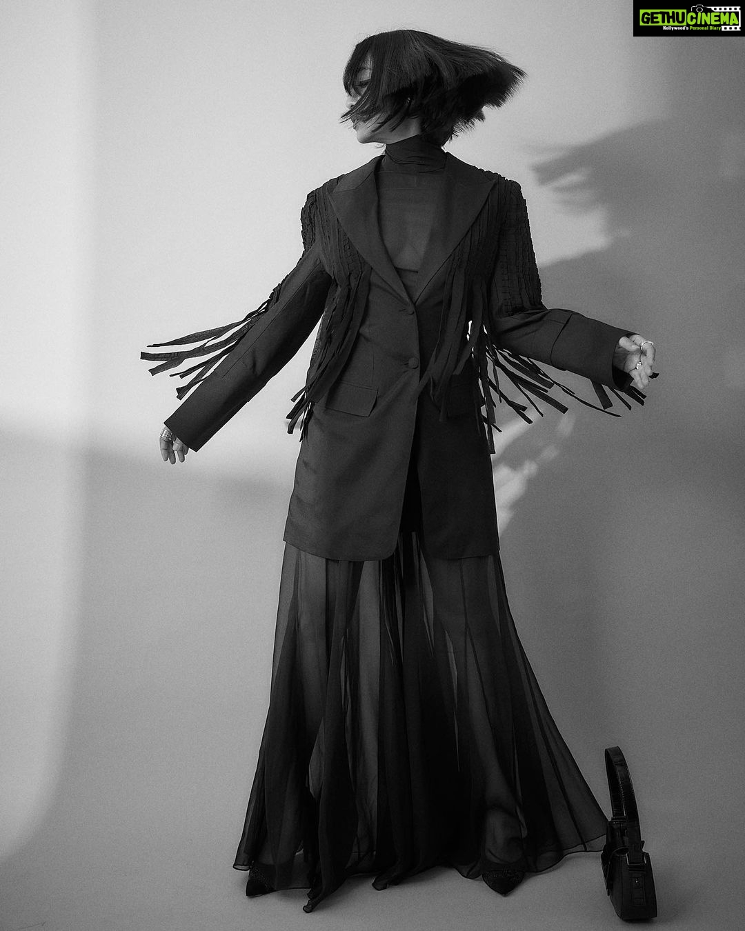 Sayani Gupta Instagram - The movement series @zwigato_ Premiere π€π€ Team: π₯ @shreejarajgopal @dhwanii.jain π«‘ ππ€ a true collaboration between @eshwarlog & me ππ€ πββοΈ @rohan_jagtap_ πΊ πΈ @kadamajay π₯ Outfit @rishtabyarjunsaluja Jewellery @amrapalijewels Bag @aldo_shoes Heels @charleskeithofficial