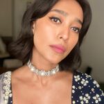 Sayani Gupta Instagram – Manifesting a skin care brand! 
@eshwarlog & his brush magic 🪄 
#nofilterneeded #aunaturale 

@jrmellocastro @dhwanii.jain @shreejarajgopal 🌸