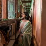 Sayani Gupta Instagram – A chaotic photo dump (learnt from DS😂)

@raw_mango X @vogueindia 

Twinning with the sister!  Same saree, glasses.. even the favourite saree in the entire rack! Best happy accidents with this one! @minimathur Didi! 😘😘😘

#sanjaygarg @kanupriya

Ring @one_nought_one_one 
Chashma @johnjacobseyewear