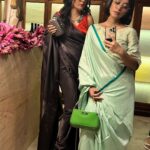 Sayani Gupta Instagram – A chaotic photo dump (learnt from DS😂)

@raw_mango X @vogueindia 

Twinning with the sister!  Same saree, glasses.. even the favourite saree in the entire rack! Best happy accidents with this one! @minimathur Didi! 😘😘😘

#sanjaygarg @kanupriya

Ring @one_nought_one_one 
Chashma @johnjacobseyewear