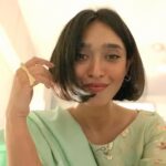 Sayani Gupta Instagram – A chaotic photo dump (learnt from DS😂)

@raw_mango X @vogueindia 

Twinning with the sister!  Same saree, glasses.. even the favourite saree in the entire rack! Best happy accidents with this one! @minimathur Didi! 😘😘😘

#sanjaygarg @kanupriya

Ring @one_nought_one_one 
Chashma @johnjacobseyewear