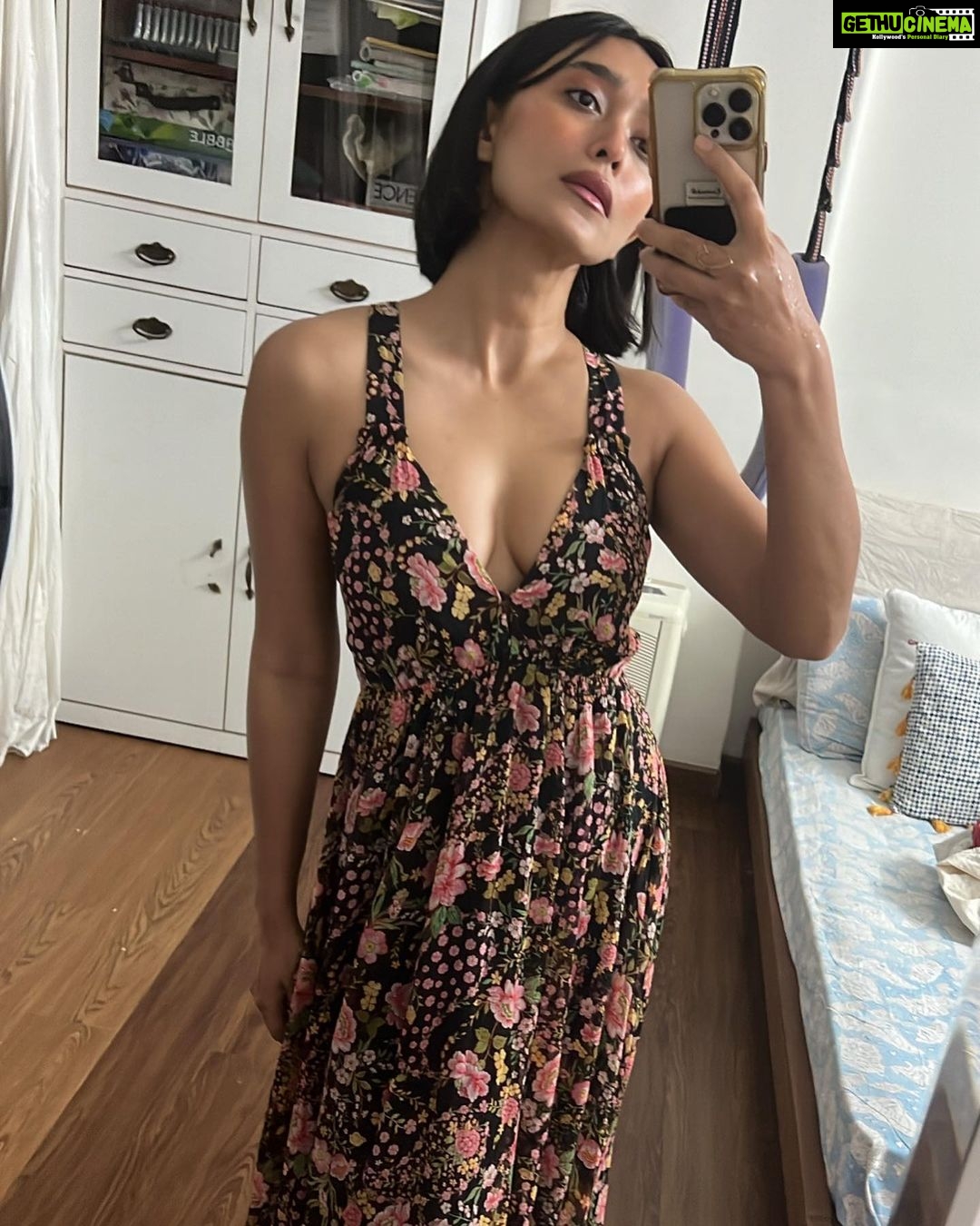 Sayani Gupta Instagram - Felt 🤓 in my new 👗