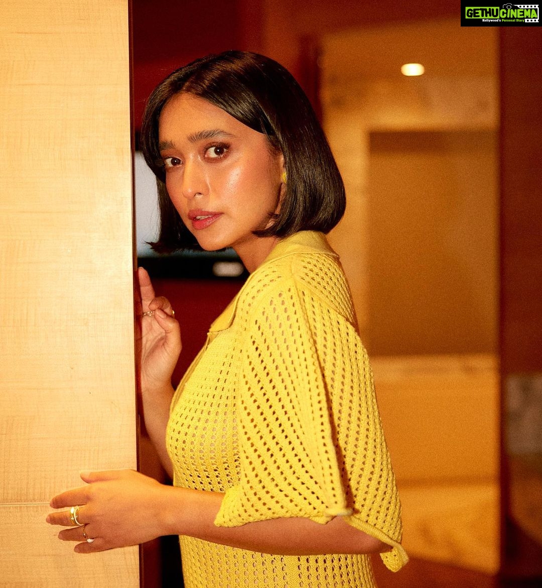 Sayani Gupta Instagram - Awards night π Outfit @lovebirds.studio Earrings & Necklace @sapnamehtajewellery Rings @lunayajewelry @ethnicandaz Shoes @lodishoesindia Styled by @shreejarajgopal Style team @dhwanii.jain @nandinijain05 Team: @eshwarlog @paloshell @shreejarajgopal @dhwanii.jain @kadamajay @media.raindrop @hindustantimes @ottplayapp #changemakersawards