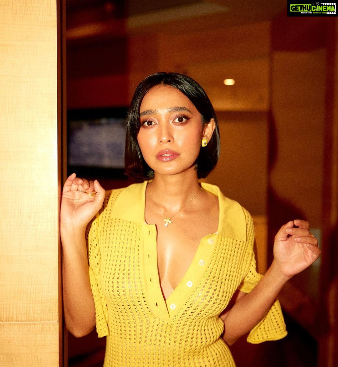 Sayani Gupta Instagram - Awards night π Outfit @lovebirds.studio Earrings & Necklace @sapnamehtajewellery Rings @lunayajewelry @ethnicandaz Shoes @lodishoesindia Styled by @shreejarajgopal Style team @dhwanii.jain @nandinijain05 Team: @eshwarlog @paloshell @shreejarajgopal @dhwanii.jain @kadamajay @media.raindrop @hindustantimes @ottplayapp #changemakersawards