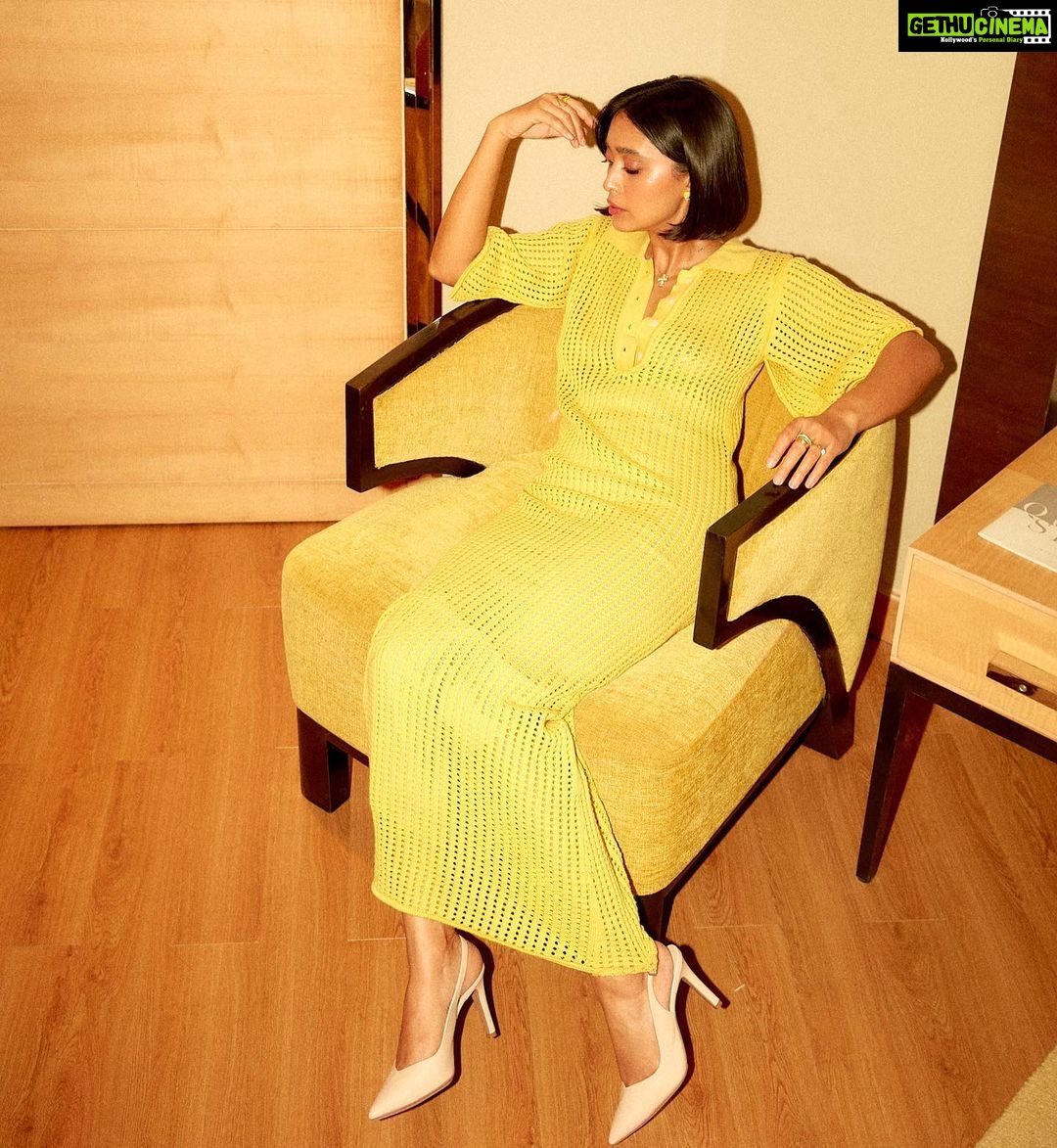 Sayani Gupta Instagram - Awards night π Outfit @lovebirds.studio Earrings & Necklace @sapnamehtajewellery Rings @lunayajewelry @ethnicandaz Shoes @lodishoesindia Styled by @shreejarajgopal Style team @dhwanii.jain @nandinijain05 Team: @eshwarlog @paloshell @shreejarajgopal @dhwanii.jain @kadamajay @media.raindrop @hindustantimes @ottplayapp #changemakersawards