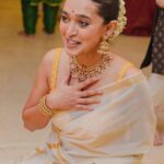Sayani Gupta Instagram – Maan’s ki Mehendi!
This evening was special! Felt like my sister’s wedding.. was surreal and quite emotional!
Fun was had! And the gang was mad!
@maanvigagroo @randomvarun love you both so much!
Thank you for the photos Maans 😂