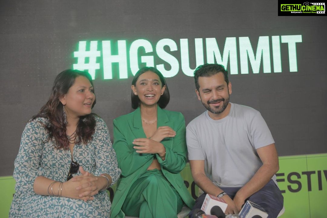 Sayani Gupta Instagram - Random shots with these cuties at @homegrownstreet @homegrownin @shakunbatra @chinxter what the hell was so funny?!!! God knows what we were upto as our other responsible friends left us! @smritikiran @nimishalok @pannuabhay 🤓