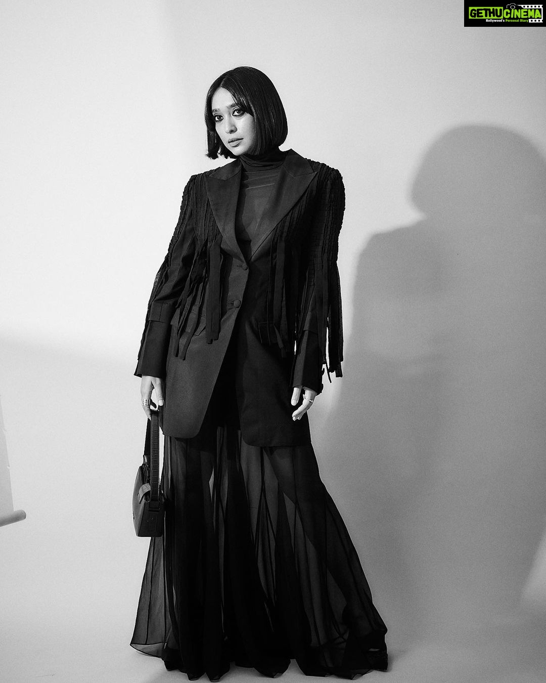 Sayani Gupta Instagram - ✔️ @zwigato_ premier Styling @shreejarajgopal @dhwanii.jain Make Up: @eshwarlog & me Hair cut & styling @rohan_jagtap_ 📸 @kadamajay Outfit @rishtabyarjunsaluja Jewellery @amrapalijewels Bag @aldo_shoes Heels @charleskeithofficial