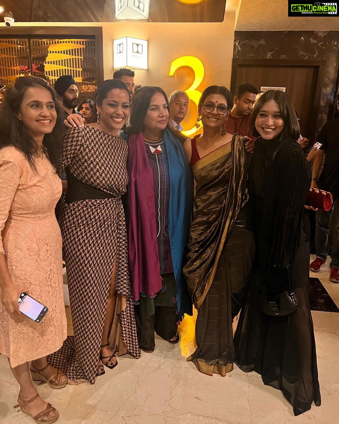 Sayani Gupta Instagram - When @nanditadasofficial asked me to be a part of this film.. one evening in Calcutta, I told her ‘anything for you!’. She took me to her room and narrated the part and I read the script right after. I knew it would be an interesting film and a very very relevant story.. and that @kapilsharma & Nandita’s Jodi would be something worth watching out for! Today while watching the film.. I was transported to the world of Manas & Pratima, for they themselves were completely immersed into their world. The film travels from real to funny to poignant to contemplative while being deeply engaging. While showing you mirrors from all sides & the macroscopic view on society.I was blown away by the intent, brilliance of storytelling and the incredible performances. @kapilsharma is flawless.. this man can metamorphose into creatures of magic while being so damn real! What an incredible honest performance! Thank you Paaji for your talent & the ease with which you do everything! #shahanagoswami is so so beautiful! She glides as Pratima & you come out mesmerised with the spark in her eyes! Ufff! Each actor in the film, makes it what it is! The kids are so so good! @nonslimybong Ranjanda shot it ever so poetically & delicately real. @ghoshrita the home felt like their home. And each corner felt loved in. ❤️ @jabeen_merchant thank you for doing it again! So glad you cut me again! 😂 @saggydeee we are making this a habit & m loving it! Thank you @sameern @applausesocial for making this film happen! This will be one of those films that will stay relevant & special for a long period of time! Thank you Nandita for making me a tiny part of this gem! So honoured! It was Serendipitous. 🤍 Also got hugged and kisses by some incredible women! Day fully made! @azmishabana18 Thank you for your pyaar! So much pyaar! @amrutasubhash love you Janeman! 🫡🌸❤️