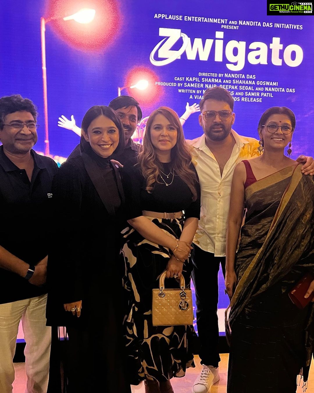 Sayani Gupta Instagram - When @nanditadasofficial asked me to be a part of this film.. one evening in Calcutta, I told her ‘anything for you!’. She took me to her room and narrated the part and I read the script right after. I knew it would be an interesting film and a very very relevant story.. and that @kapilsharma & Nandita’s Jodi would be something worth watching out for! Today while watching the film.. I was transported to the world of Manas & Pratima, for they themselves were completely immersed into their world. The film travels from real to funny to poignant to contemplative while being deeply engaging. While showing you mirrors from all sides & the macroscopic view on society.I was blown away by the intent, brilliance of storytelling and the incredible performances. @kapilsharma is flawless.. this man can metamorphose into creatures of magic while being so damn real! What an incredible honest performance! Thank you Paaji for your talent & the ease with which you do everything! #shahanagoswami is so so beautiful! She glides as Pratima & you come out mesmerised with the spark in her eyes! Ufff! Each actor in the film, makes it what it is! The kids are so so good! @nonslimybong Ranjanda shot it ever so poetically & delicately real. @ghoshrita the home felt like their home. And each corner felt loved in. ❤️ @jabeen_merchant thank you for doing it again! So glad you cut me again! 😂 @saggydeee we are making this a habit & m loving it! Thank you @sameern @applausesocial for making this film happen! This will be one of those films that will stay relevant & special for a long period of time! Thank you Nandita for making me a tiny part of this gem! So honoured! It was Serendipitous. 🤍 Also got hugged and kisses by some incredible women! Day fully made! @azmishabana18 Thank you for your pyaar! So much pyaar! @amrutasubhash love you Janeman! 🫡🌸❤️
