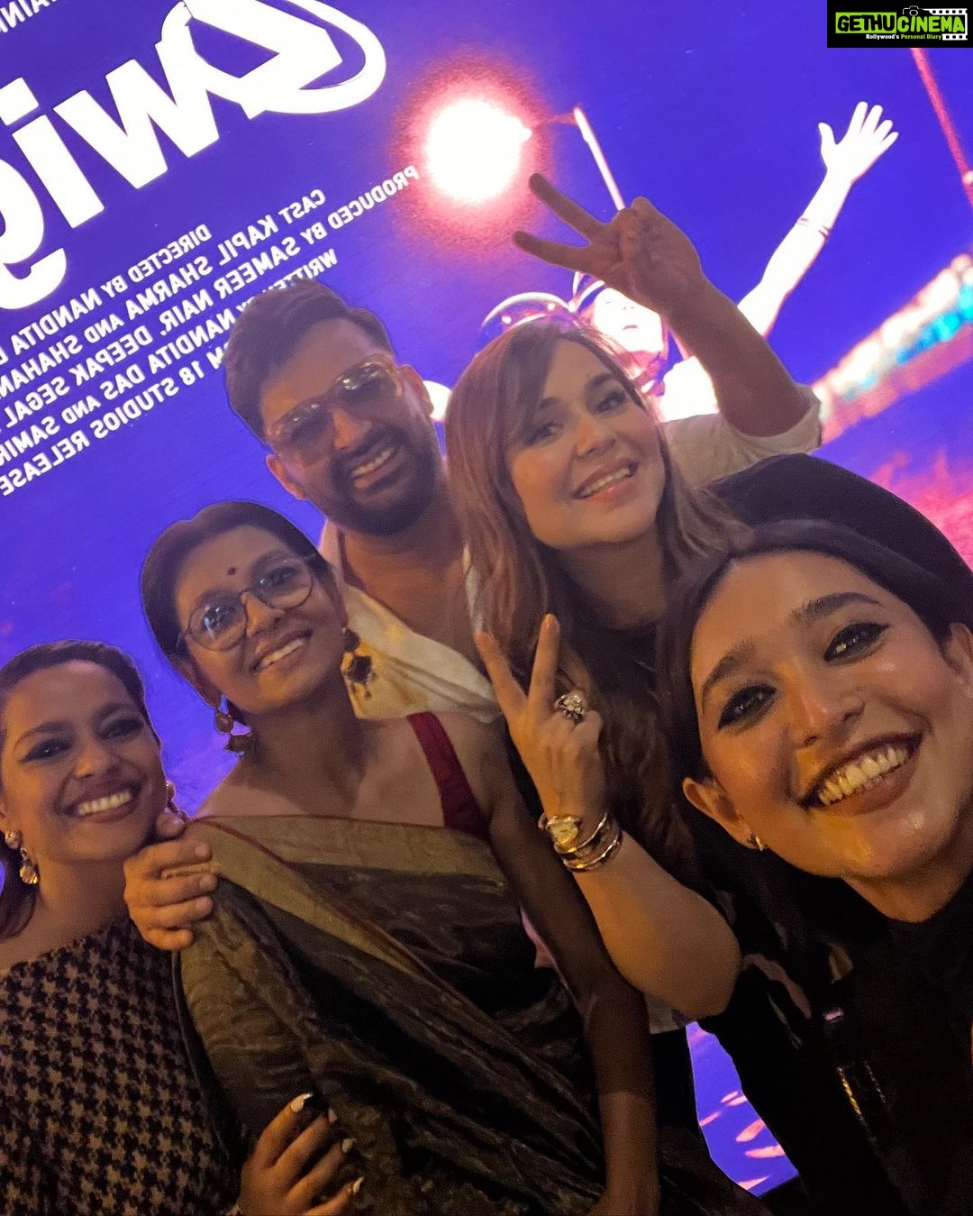Sayani Gupta Instagram - When @nanditadasofficial asked me to be a part of this film.. one evening in Calcutta, I told her ‘anything for you!’. She took me to her room and narrated the part and I read the script right after. I knew it would be an interesting film and a very very relevant story.. and that @kapilsharma & Nandita’s Jodi would be something worth watching out for! Today while watching the film.. I was transported to the world of Manas & Pratima, for they themselves were completely immersed into their world. The film travels from real to funny to poignant to contemplative while being deeply engaging. While showing you mirrors from all sides & the macroscopic view on society.I was blown away by the intent, brilliance of storytelling and the incredible performances. @kapilsharma is flawless.. this man can metamorphose into creatures of magic while being so damn real! What an incredible honest performance! Thank you Paaji for your talent & the ease with which you do everything! #shahanagoswami is so so beautiful! She glides as Pratima & you come out mesmerised with the spark in her eyes! Ufff! Each actor in the film, makes it what it is! The kids are so so good! @nonslimybong Ranjanda shot it ever so poetically & delicately real. @ghoshrita the home felt like their home. And each corner felt loved in. ❤️ @jabeen_merchant thank you for doing it again! So glad you cut me again! 😂 @saggydeee we are making this a habit & m loving it! Thank you @sameern @applausesocial for making this film happen! This will be one of those films that will stay relevant & special for a long period of time! Thank you Nandita for making me a tiny part of this gem! So honoured! It was Serendipitous. 🤍 Also got hugged and kisses by some incredible women! Day fully made! @azmishabana18 Thank you for your pyaar! So much pyaar! @amrutasubhash love you Janeman! 🫡🌸❤️