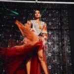 Sayani Gupta Instagram - Show stopping for @jajaabor2017 @lakmefashionwk @fdciofficial 💥 Make up @eshwarlog Hair @paloshell @shreejarajgopal @dhwanii.jain @riichabhoyar 📷 @mohitvaru 🫡