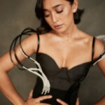 Sayani Gupta Instagram - Black dress diaries @sayanigupta 🖤 Wearing @tanieyakhanuja Jewels @mahesh_notandass @vandalsworld_unofficial Heels @charleskeithofficial Style team @dhwanii.jain @nandinijain05 Glam @sitalmakeup Hair @paloshell 📸 kadamajay . . . #sayanigupta #reels #blackdress #reelsindia #styling