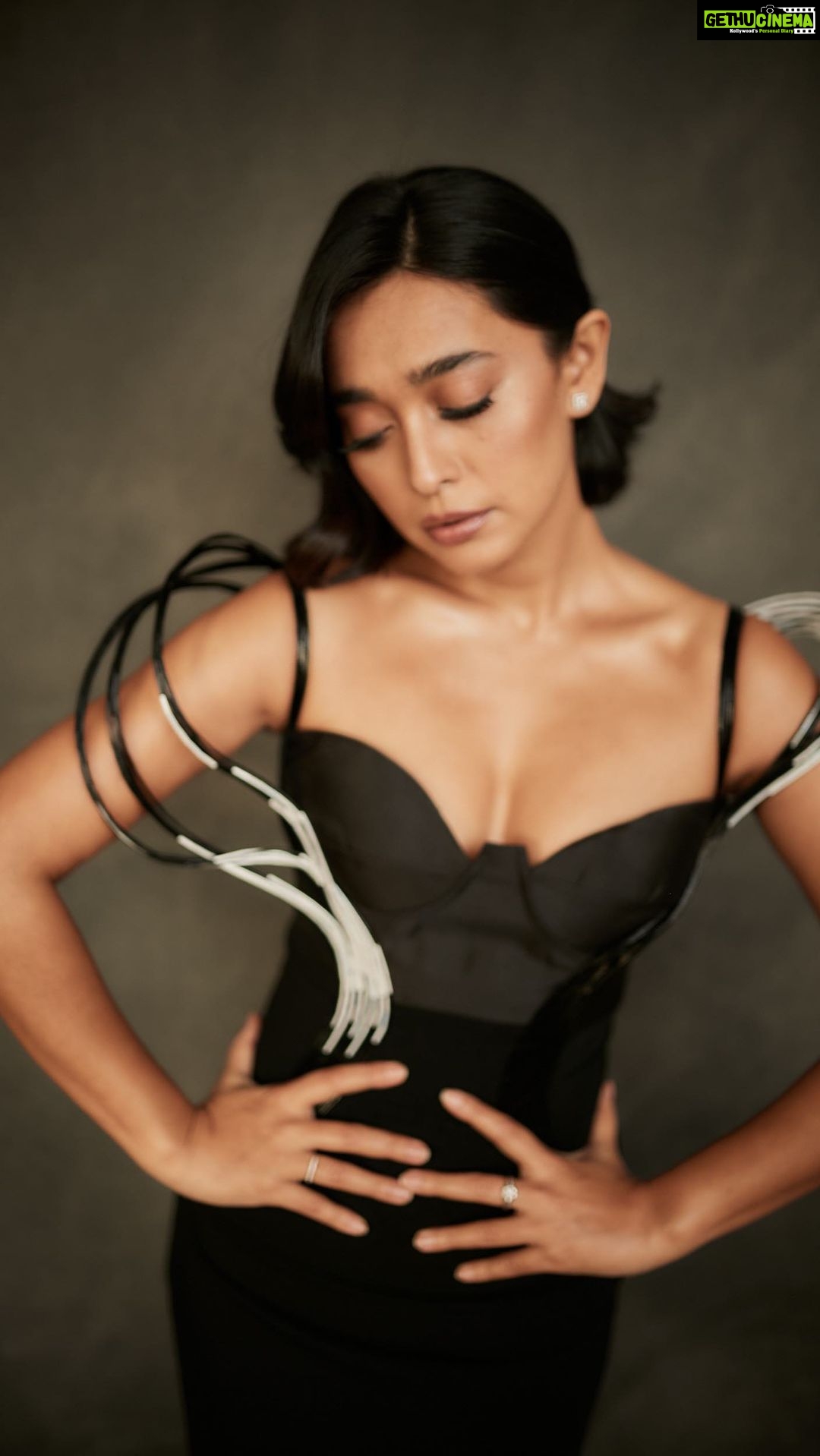 Sayani Gupta Instagram - Black dress diaries @sayanigupta 🖤 Wearing @tanieyakhanuja Jewels @mahesh_notandass @vandalsworld_unofficial Heels @charleskeithofficial Style team @dhwanii.jain @nandinijain05 Glam @sitalmakeup Hair @paloshell 📸 kadamajay . . . #sayanigupta #reels #blackdress #reelsindia #styling