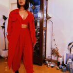Sayani Gupta Instagram - From no plan to getting dressed in a jiffy only cause I have the best team! They are just unbelievable. 🎈❤️🤞🖤💃 @eshwarlog @paloshell @dhwanii.jain @shreejarajgopal Wearing one of my favourite homegrown & go to brands @stylemati 💋