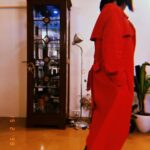 Sayani Gupta Instagram - From no plan to getting dressed in a jiffy only cause I have the best team! They are just unbelievable. 🎈❤️🤞🖤💃 @eshwarlog @paloshell @dhwanii.jain @shreejarajgopal Wearing one of my favourite homegrown & go to brands @stylemati 💋