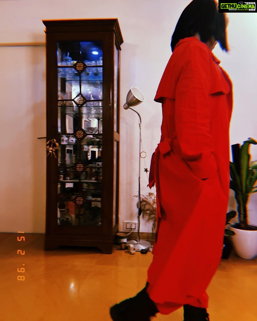 Sayani Gupta Instagram - From no plan to getting dressed in a jiffy only cause I have the best team! They are just unbelievable. πβ€οΈπ€π€π @eshwarlog @paloshell @dhwanii.jain @shreejarajgopal Wearing one of my favourite homegrown & go to brands @stylemati π