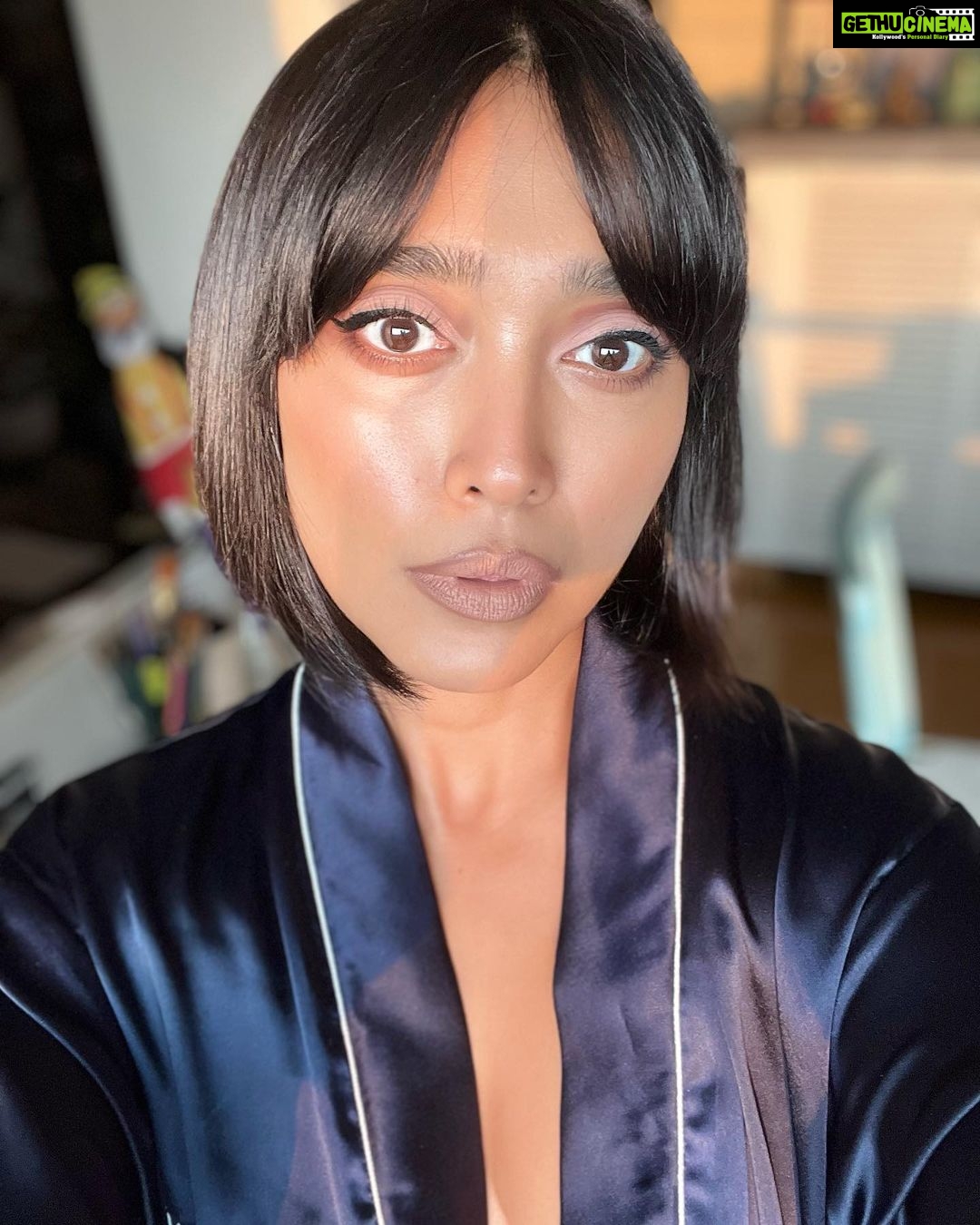 Sayani Gupta Instagram - No filter just the Sun. The last two are from the end of the night. Just a testament to the skill and the proficiency of my team. @eshwarlog on make up & @paloshell on hair. We are what we are for our teams! π¦ Also @shreejarajgopal my ultimate collaborator whose voice in the background with the cutlery sounds while the team eats bangali food. πβ€οΈ