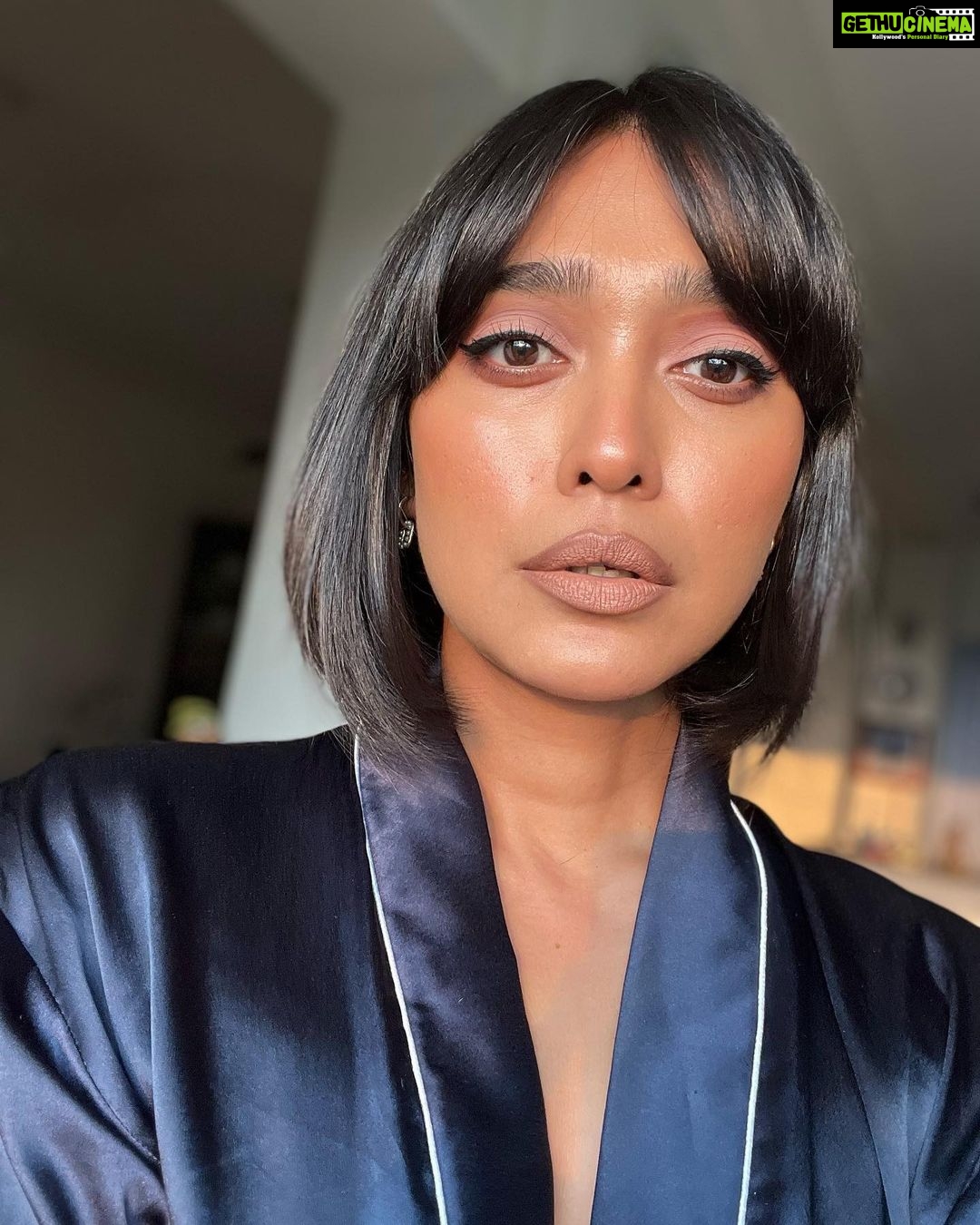 Sayani Gupta Instagram - No filter just the Sun. The last two are from the end of the night. Just a testament to the skill and the proficiency of my team. @eshwarlog on make up & @paloshell on hair. We are what we are for our teams! π¦ Also @shreejarajgopal my ultimate collaborator whose voice in the background with the cutlery sounds while the team eats bangali food. πβ€οΈ